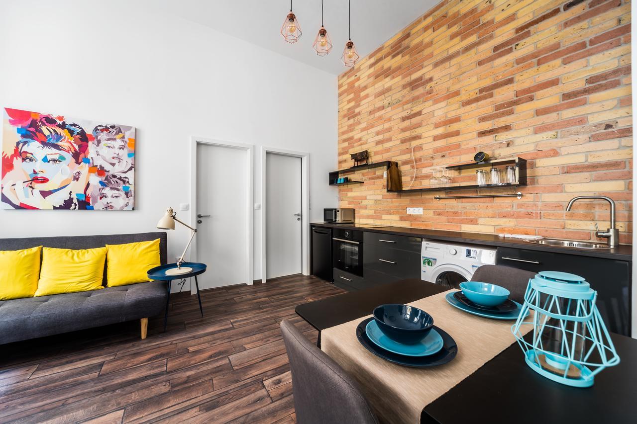 New Dob 53-4 Center Apartment — Photos 1